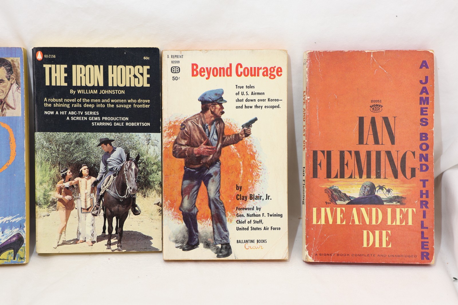 Lot of 34 Vintage Paperbacks, 1960s / 1970s Copyrights, No Duplicates, B675
