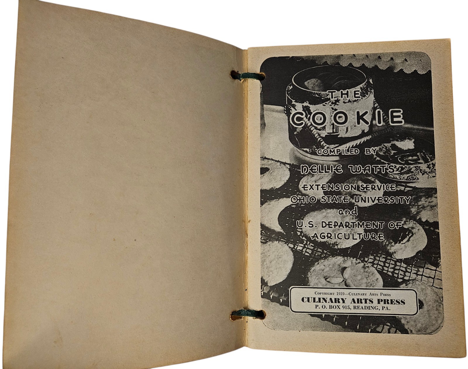 Vintage The Cookie Book 1939 Recipes Culinary Arts Institute N. Watts Wood Cover
