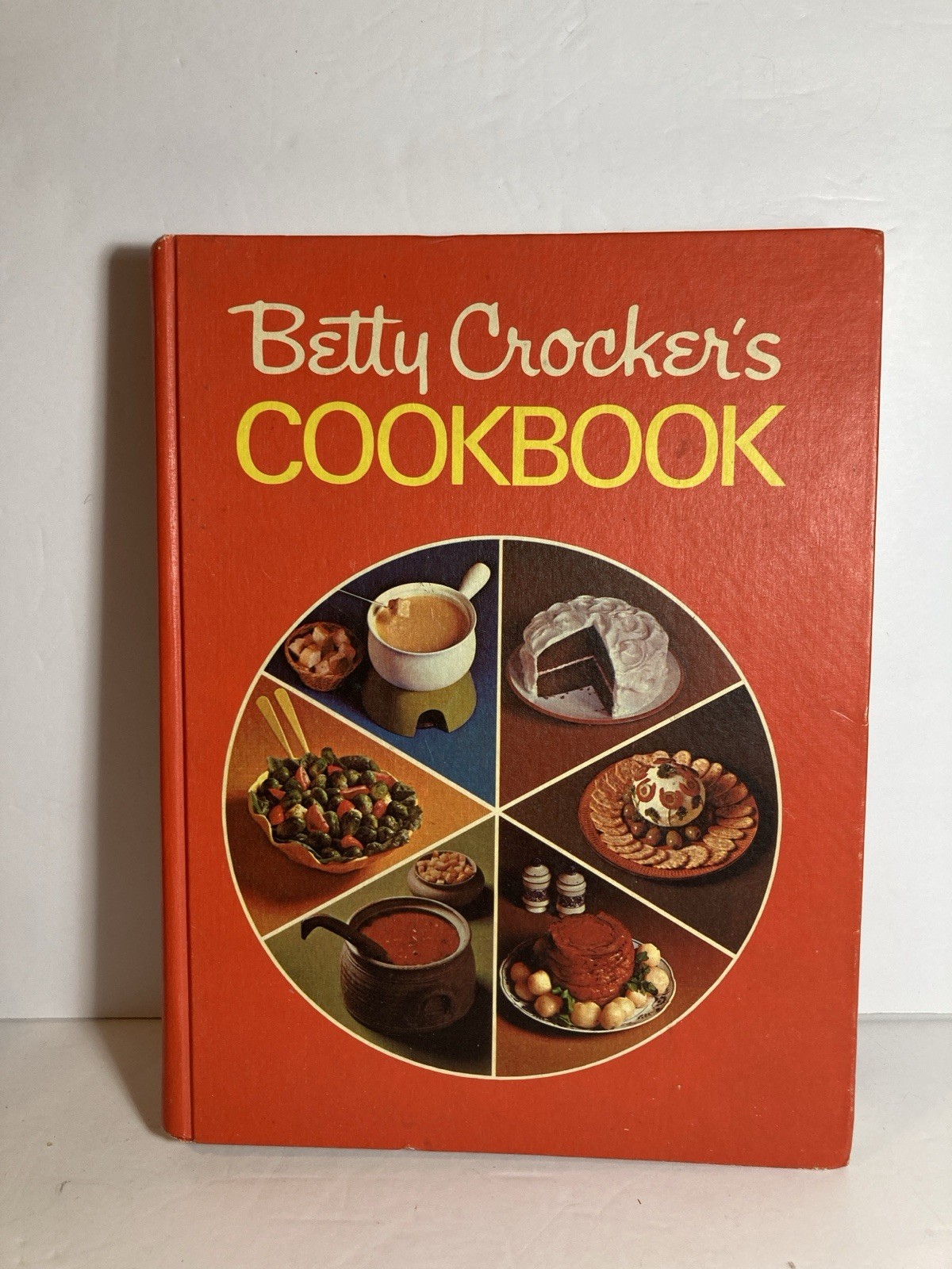 Vintage Betty Crocker’s Cookbook 1974 Tight Binding 480 Pages HC