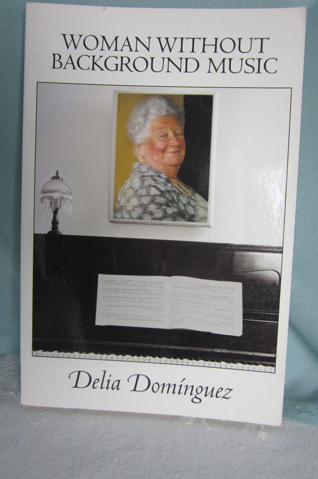 Women Without Background Music by Delia Dominquez Spanish Poetry 208 pages