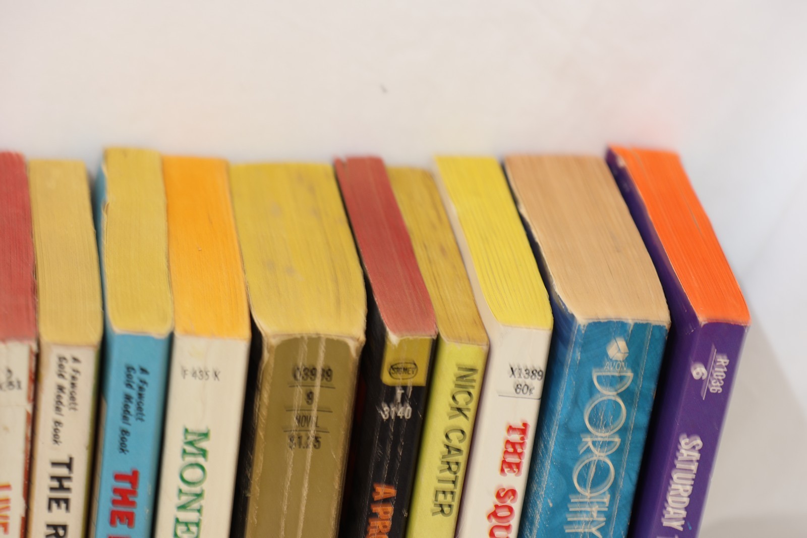 Lot of 34 Vintage Paperbacks, 1960s / 1970s Copyrights, No Duplicates, B675