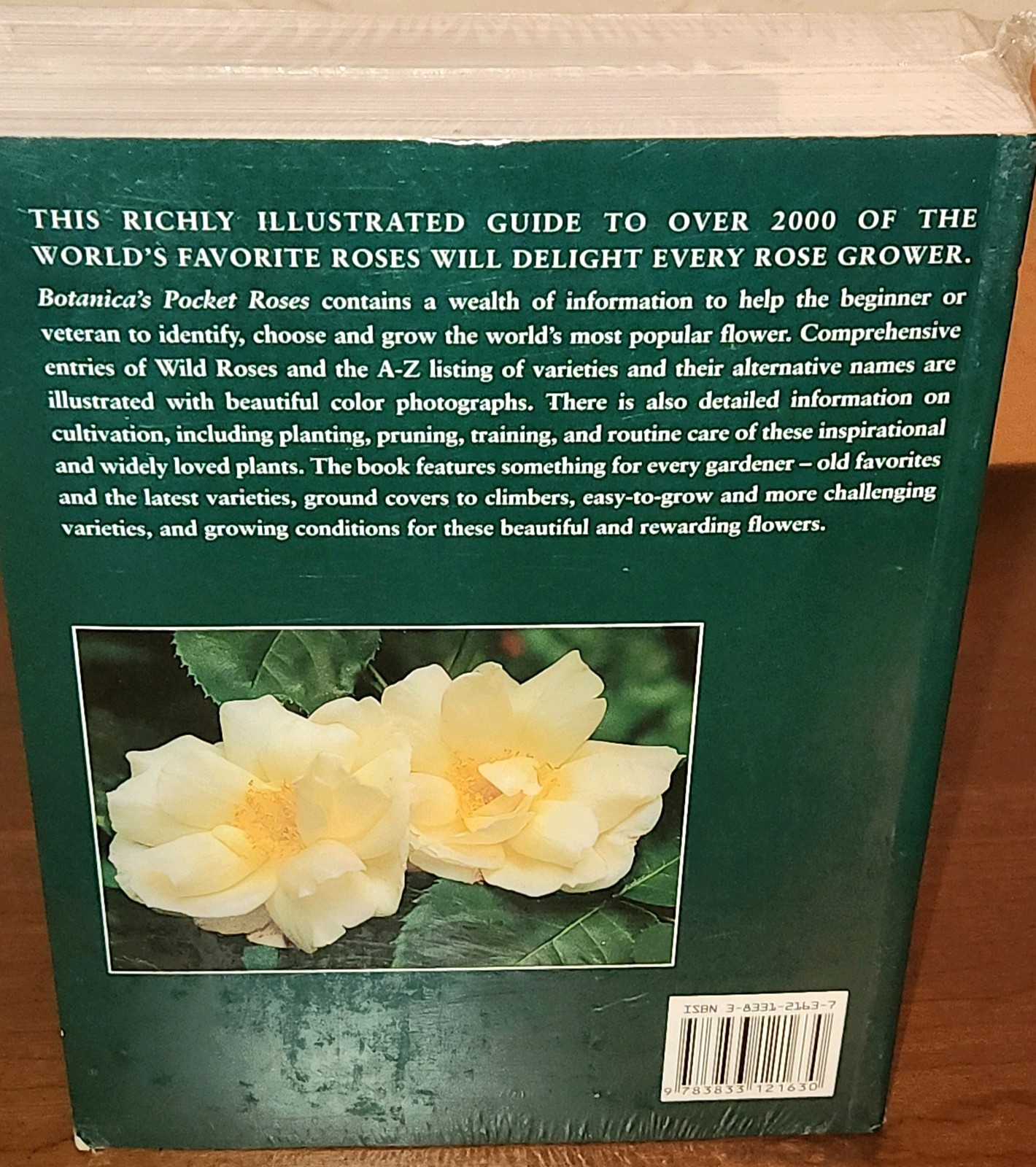 New! Sealed! BOTANICAS POCKET ROSES (Botanicas Pockets) Paperback By Susan Page