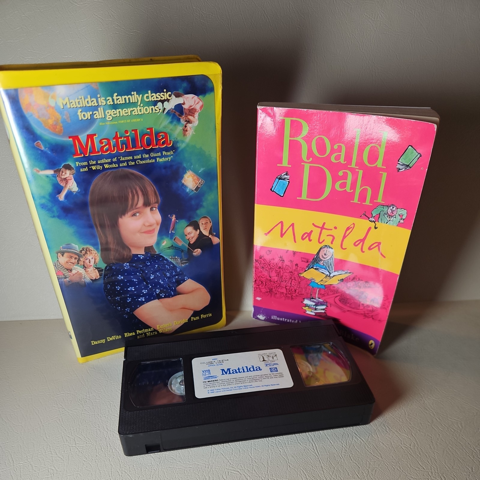 Matilda by Roald Dahl First Edition + Matilda Vintage VHS – VG – Y2K 90’s Danny