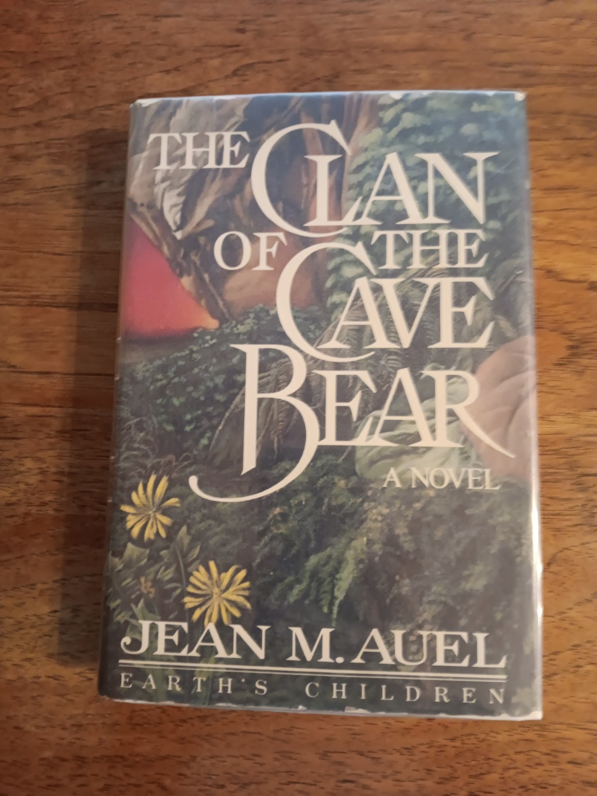THE CLAN OF THE CAVE BEAR by Jean Auel 1980 Crown HCDJ 1st Edition 1st Printing