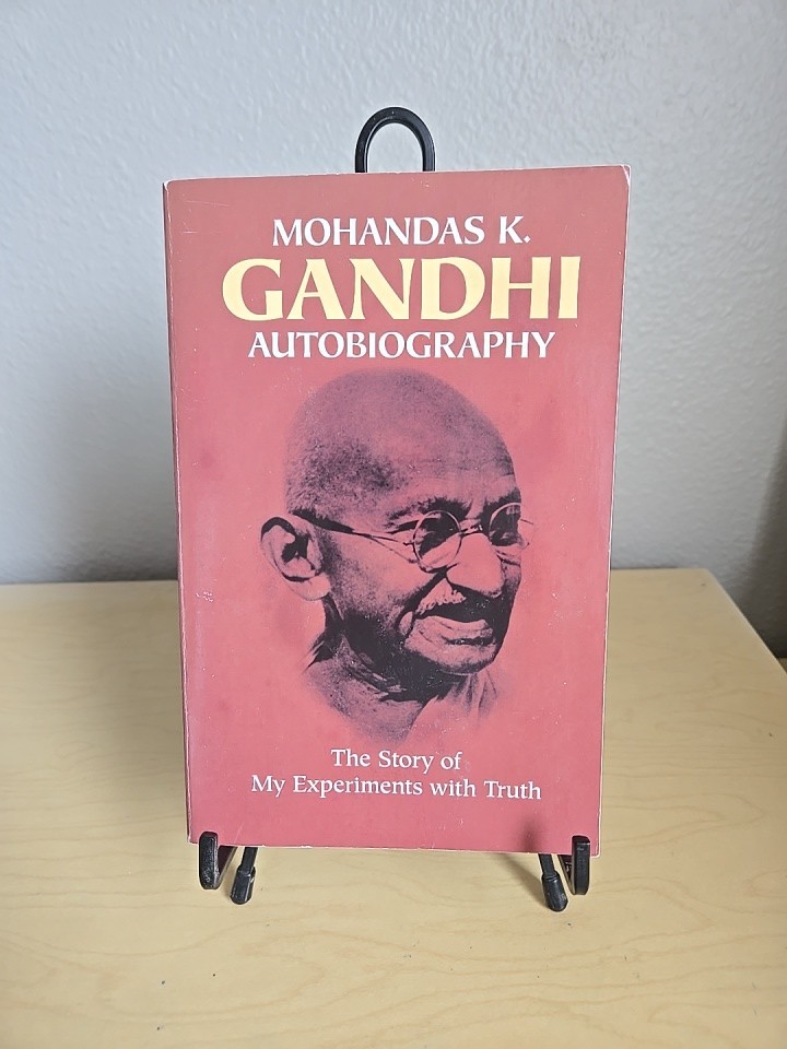 Autobiography : The Story of My Experiments with Truth by Mohandas K. Gandhi