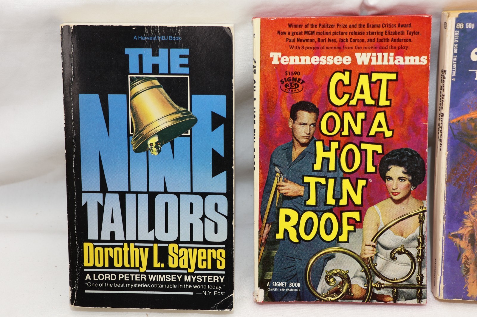 Lot of 34 Vintage Paperbacks, 1960s / 1970s Copyrights, No Duplicates, B675