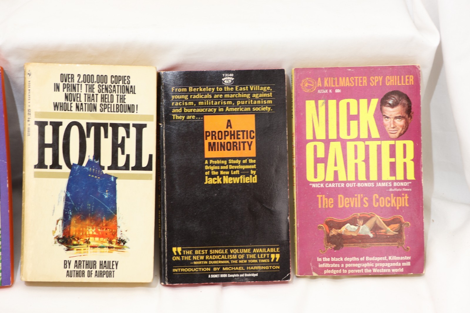 Lot of 34 Vintage Paperbacks, 1960s / 1970s Copyrights, No Duplicates, B675