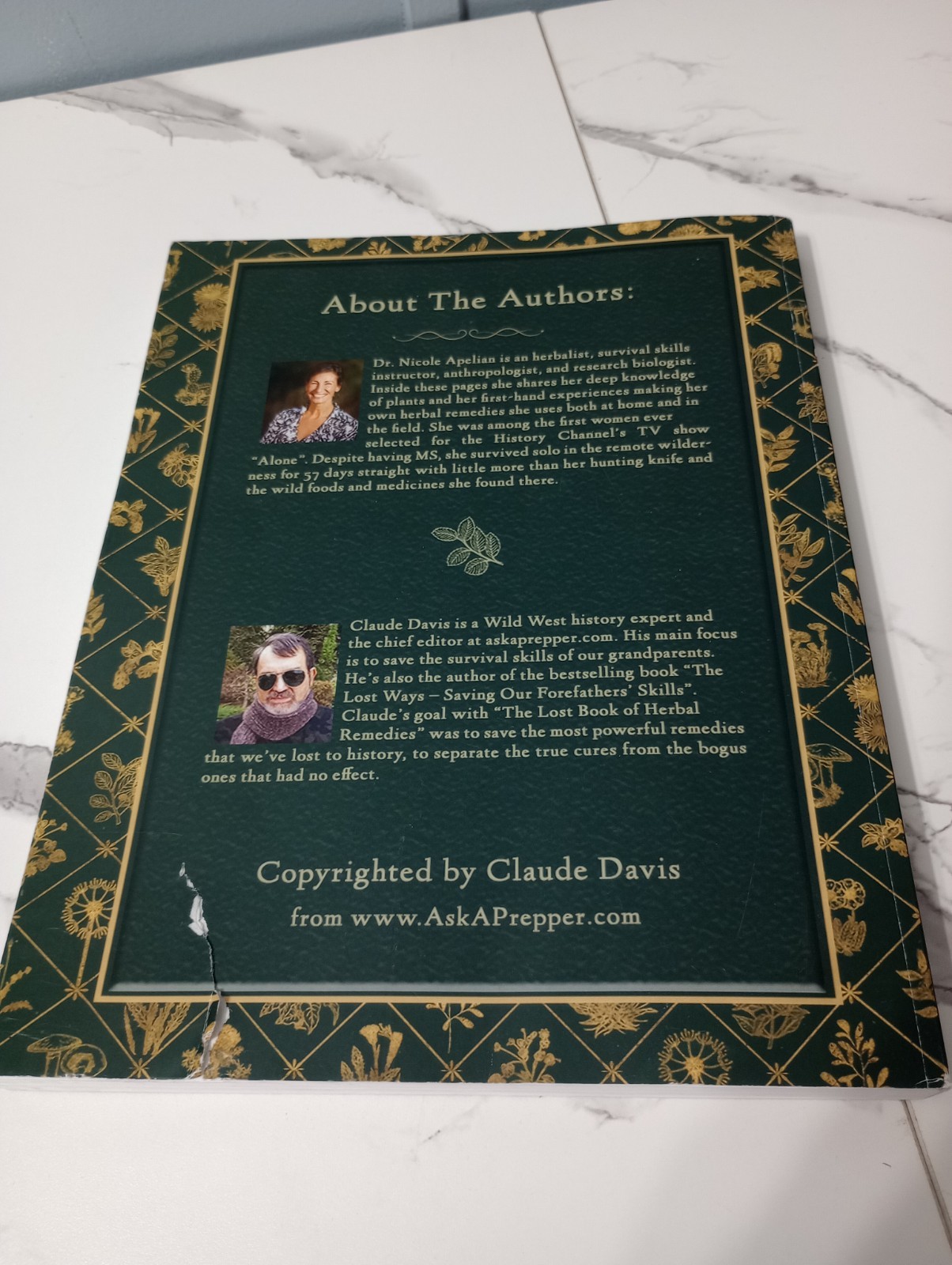 The Lost Book of Herbal Remedies by Claude Davis and Nicole Apelian Self Help