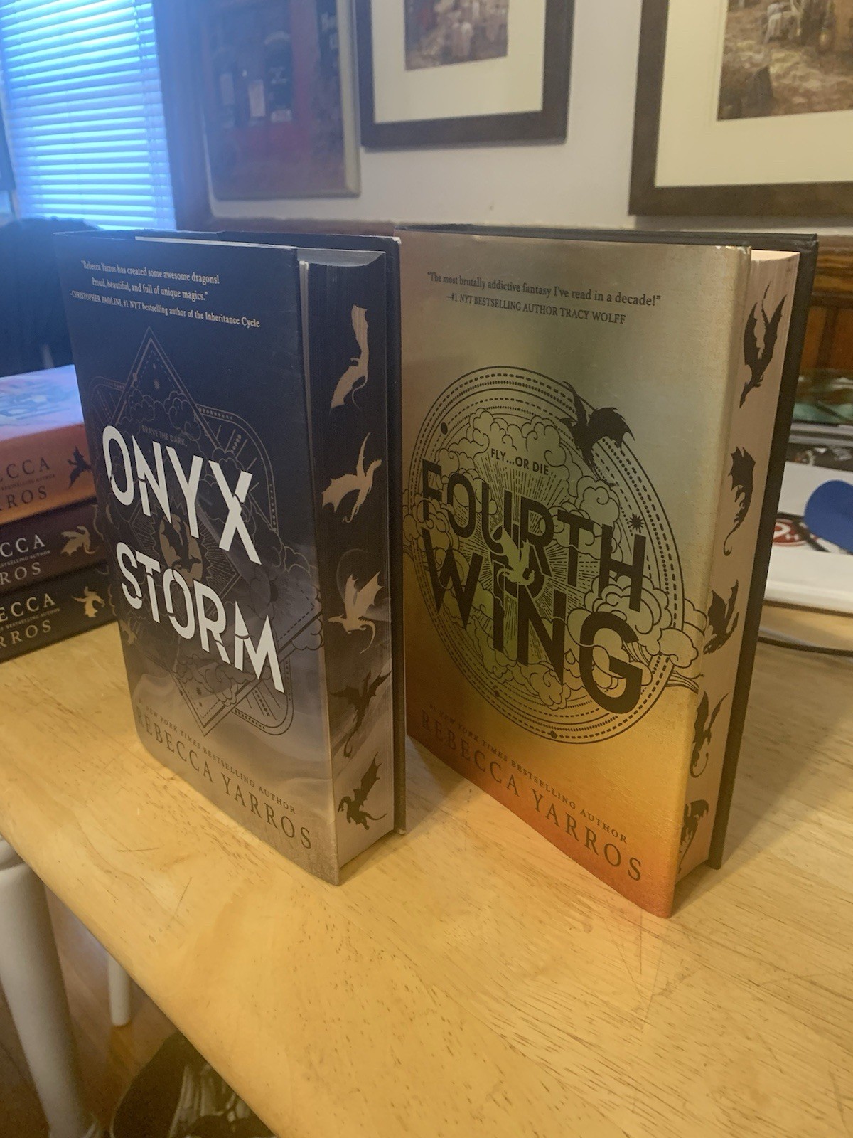 Fourth Wing & Onyx Storm Sprayed Edges Rebecca Yarros