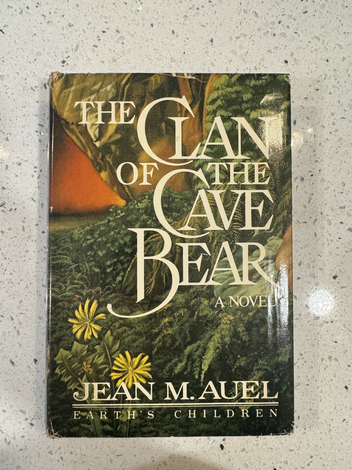 The Clan of the Cave Bear Earth’s Children Jean M. Auel 1980 Hardcover Novel