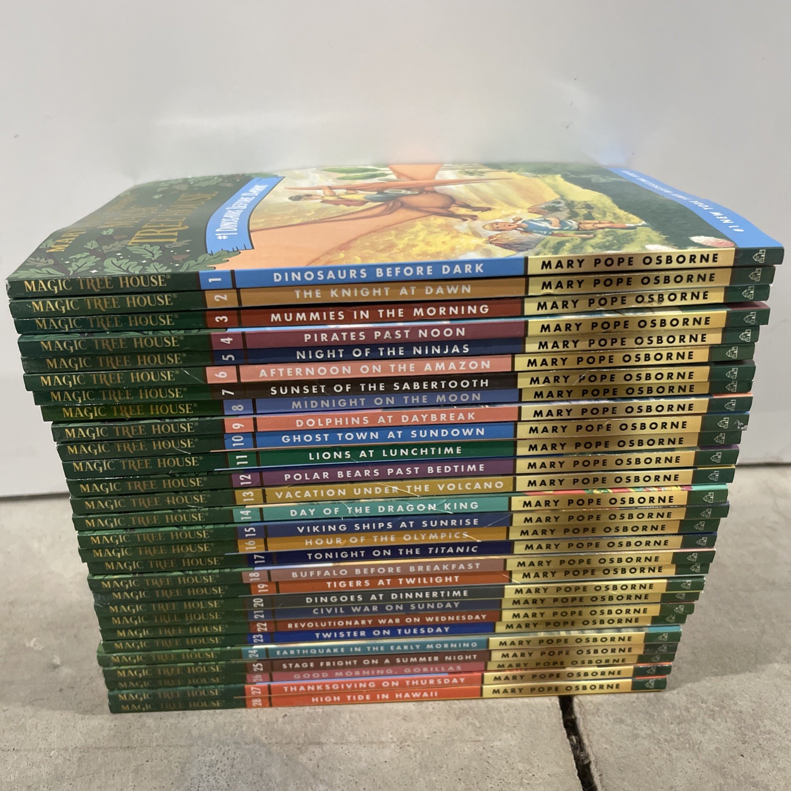 Magic Tree House 1–28 Box Set – Complete 28-Book Collection