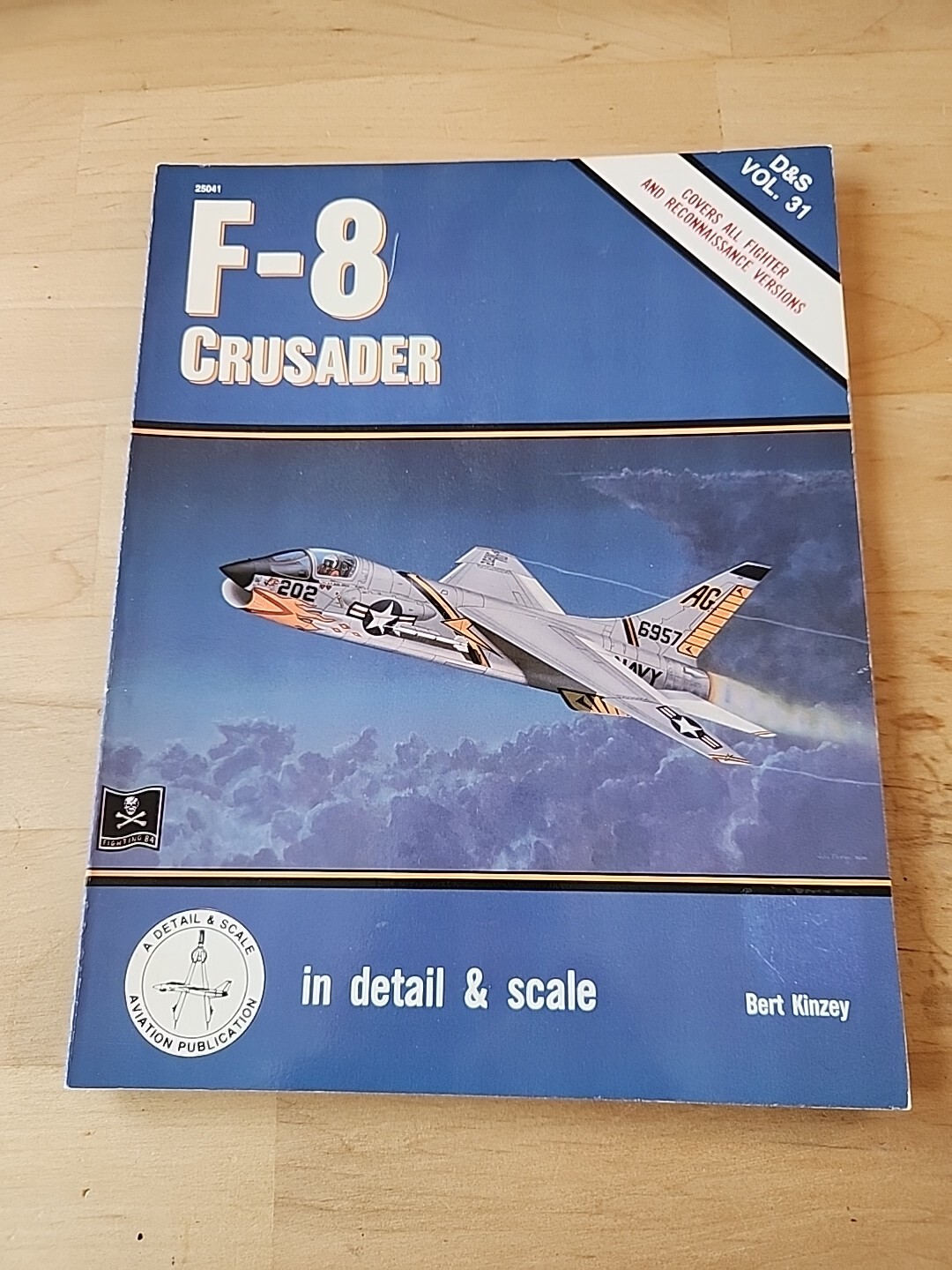 D&S Vol #31 F-8 Crusader DETAIL & SCALE By Bert Kinzey